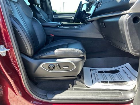 Used 2024 Jeep Wagoneer L Series II w/ Flexible Seating Group AWD/4WD image 53