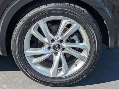 Used 2017 INFINITI QX30 image 13