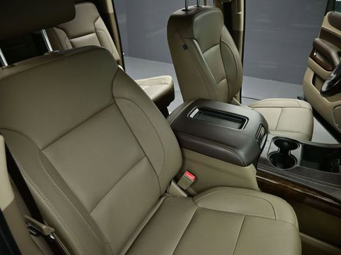 Used 2018 Chevrolet Suburban LT image 58