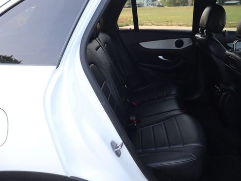 Used 2019 Mercedes-Benz GLC 300 4MATIC w/ Premium Package image 21