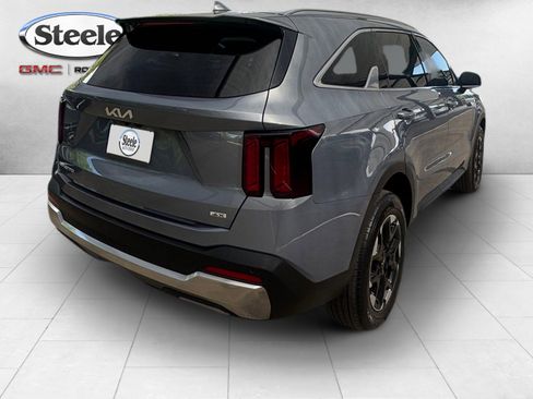 Used 2025 Kia Sorento S AWD/4WD image 5