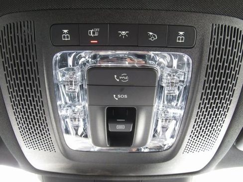 Used 2025 Mercedes-Benz GLB 250 4MATIC image 29