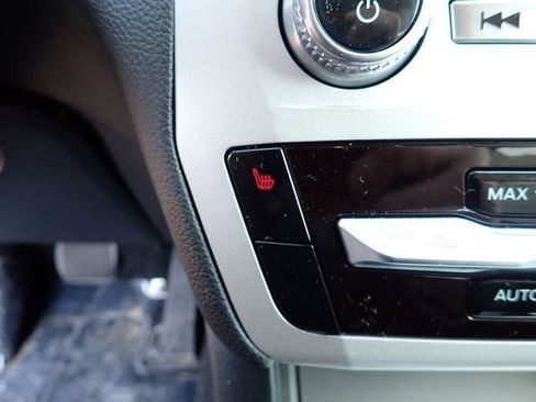 Used 2023 Ford Explorer XLT image 25