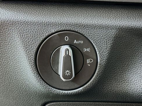 Used 2025 Volkswagen Jetta SE image 17