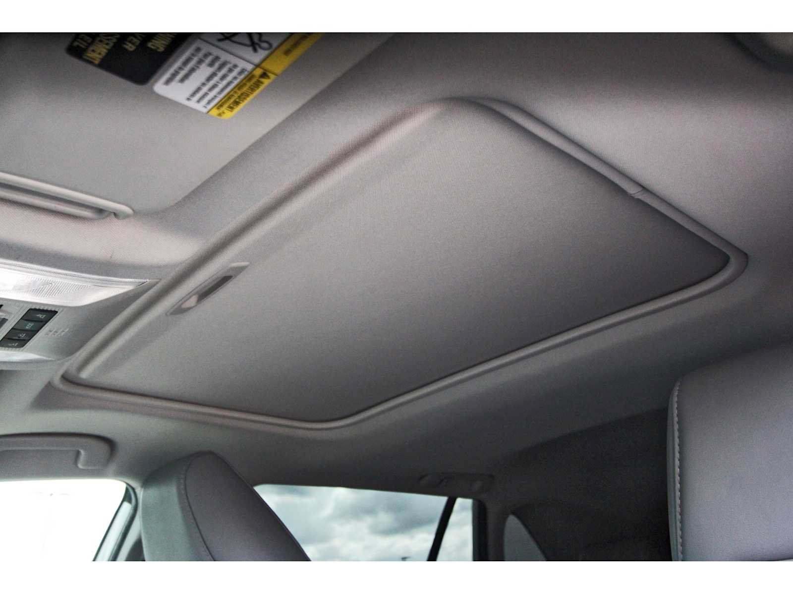 Used 2022 Toyota RAV4 XLE Premium FWD image 29