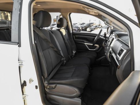 Used 2017 Nissan Titan SV image 33