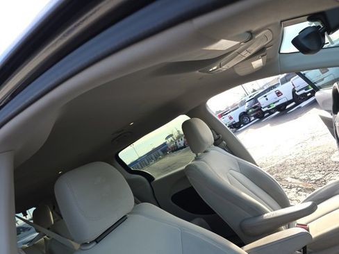 Used 2017 Chrysler Pacifica Touring image 34