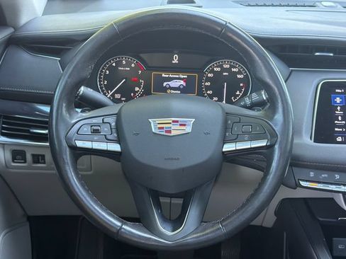Used 2023 Cadillac XT4 Luxury w/ Cold Weather Package FWD image 24