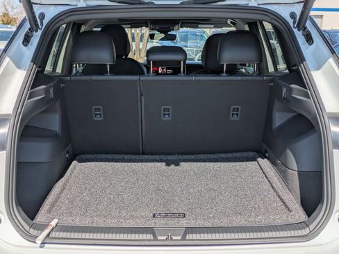 New 2026 Volkswagen Tiguan SE R-Line FWD image 14