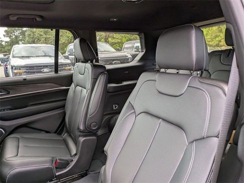 New 2025 Jeep Grand Cherokee L Limited w/ Luxury Tech Group II image 28