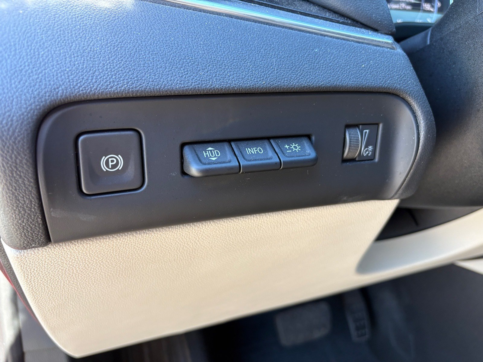 Used 2023 Buick Enclave Premium FWD image 17