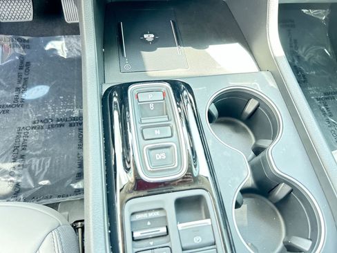 Used 2025 Honda Pilot EX-L image 18
