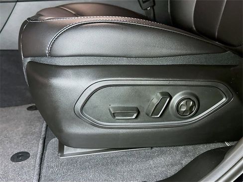 New 2025 Jeep Grand Cherokee Limited w/ Luxury Tech Group II image 13