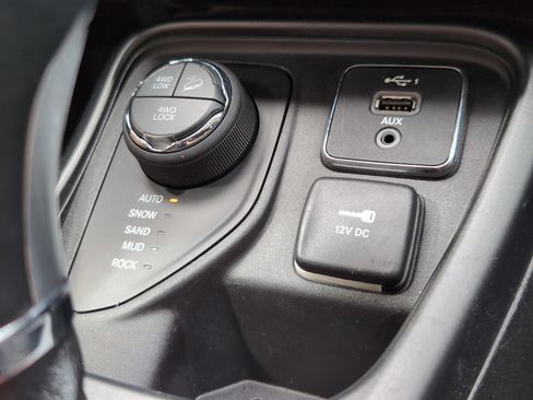 Used 2020 Jeep Compass Trailhawk AWD/4WD image 34