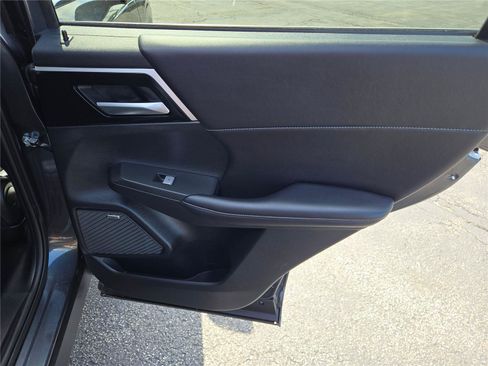 Used 2025 Mitsubishi Outlander SE AWD/4WD image 11