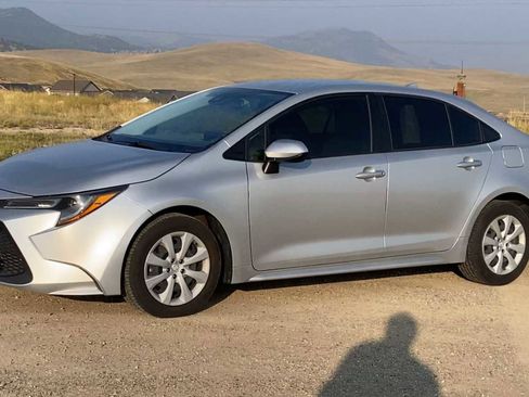 Used 2022 Toyota Corolla LE image 5