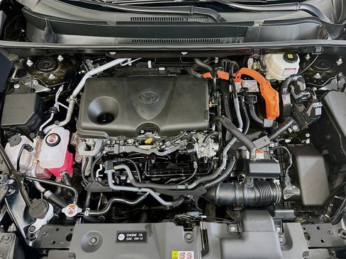 Used 2024 Toyota RAV4 LE image 33