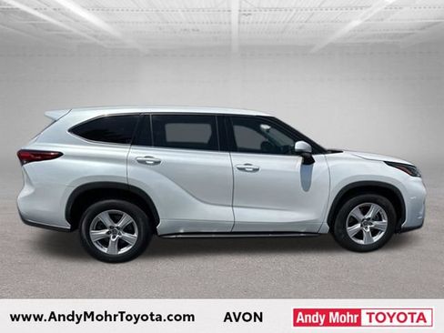 Used 2022 Toyota Highlander L FWD image 9