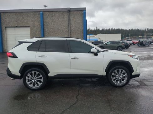 Used 2021 Toyota RAV4 Limited image 4
