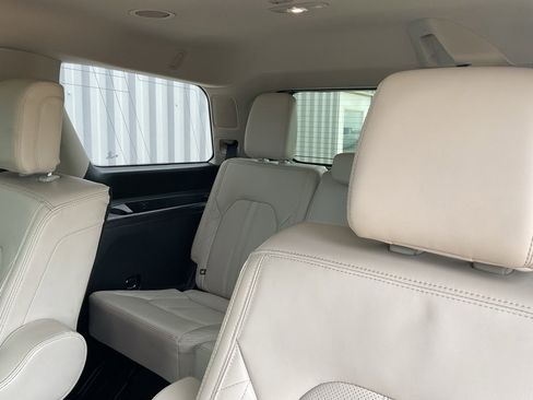 Used 2021 Ford Expedition Platinum image 14