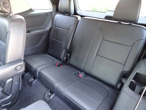 Used 2018 Chevrolet Traverse AWD LT w/ 2LT image 42