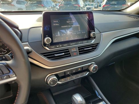 Used 2025 Nissan Altima 2.5 SR image 23