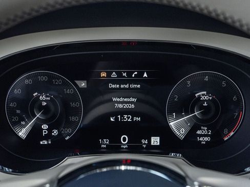 Used 2023 Bentley Bentayga Extended Wheelbase AWD/4WD image 18