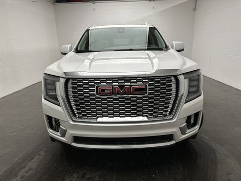 Used 2021 GMC Yukon XL Denali w/ Denali Premium Package image 4