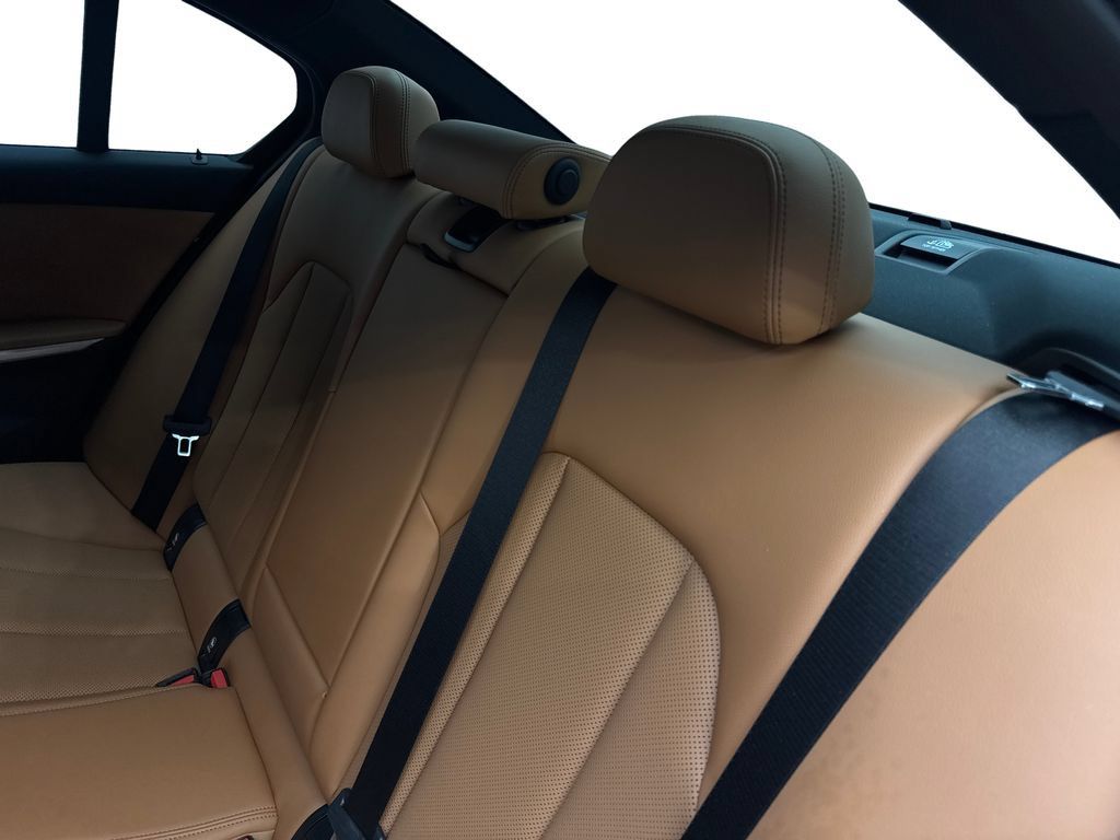 Used 2023 BMW 330i Sedan RWD image 35
