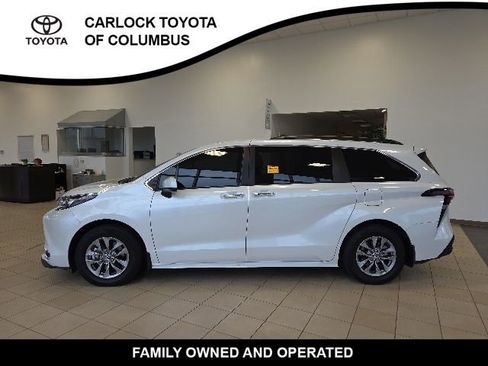 Used 2024 Toyota Sienna XLE FWD image 1