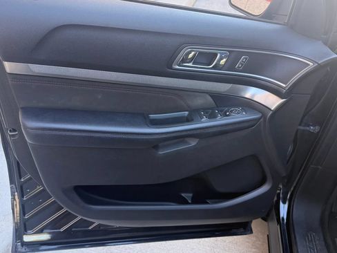 Used 2018 Ford Explorer XLT w/ Equipment Group 202A FWD image 15