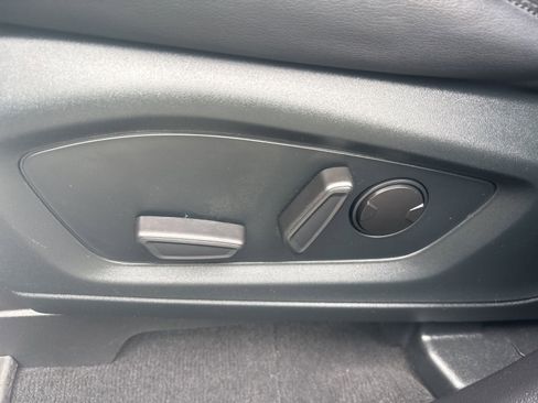 Used 2022 Ford Explorer XLT w/ Equipment Group 202A image 29