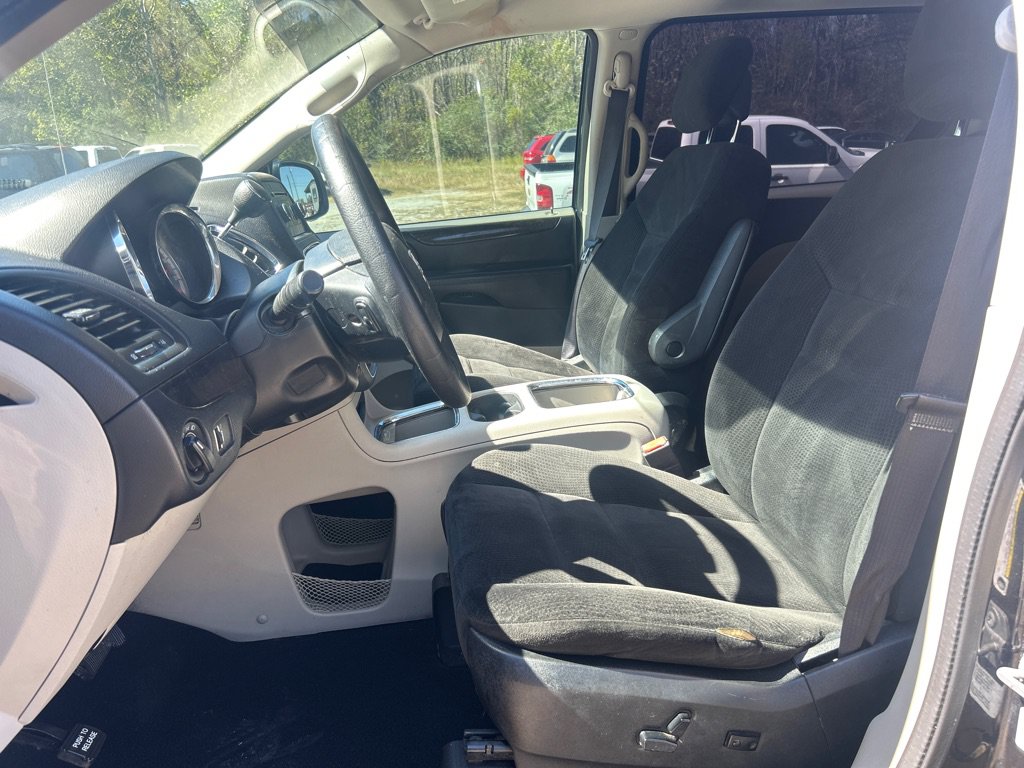 Used 2016 Dodge Grand Caravan SXT FWD image 8