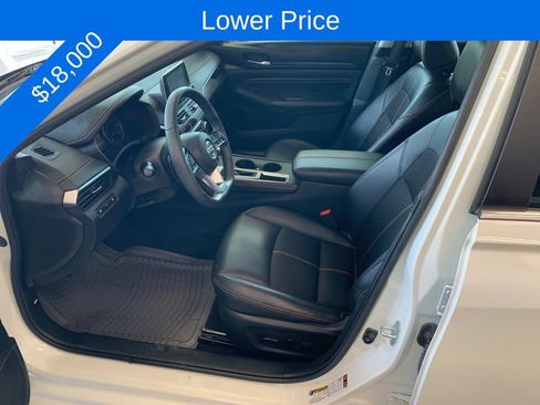Used 2020 Nissan Altima 2.5 SR w/ Premium Package FWD image 3
