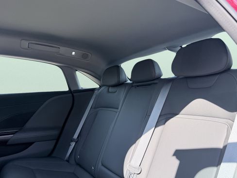 Used 2025 Lucid Air Touring image 41