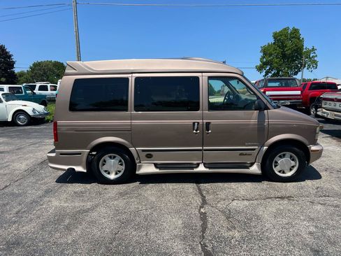Used 1998 GMC Safari w/ Marketing Option Pkg 3 RWD image 4