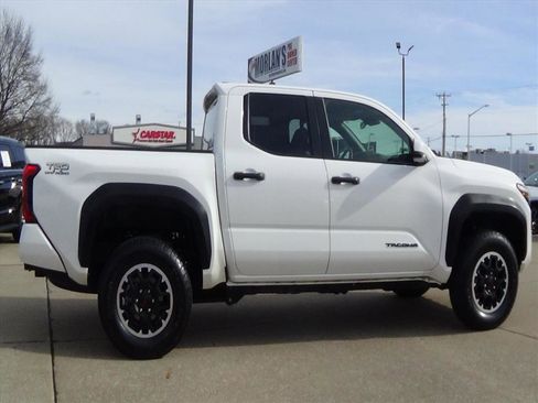 Used 2025 Toyota Tacoma TRD Off-Road image 5