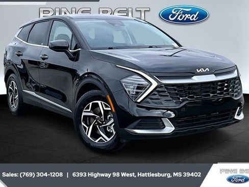 Used 2025 Kia Sportage LX image 1