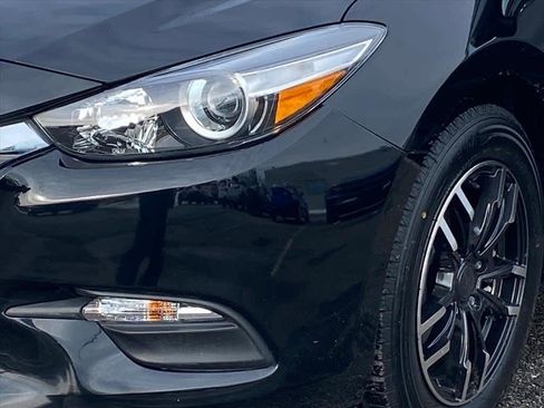 Used 2018 MAZDA MAZDA3 Sport image 20