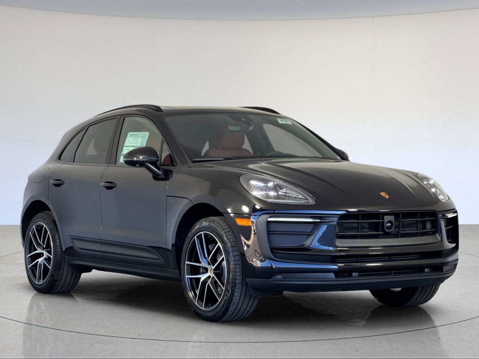 Certified 2026 Porsche Macan AWD/4WD image 10