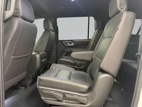 Used 2023 Chevrolet Suburban Premier image 15