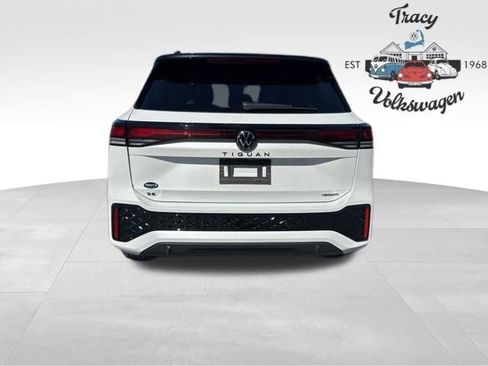New 2025 Volkswagen Tiguan SE R-Line image 6