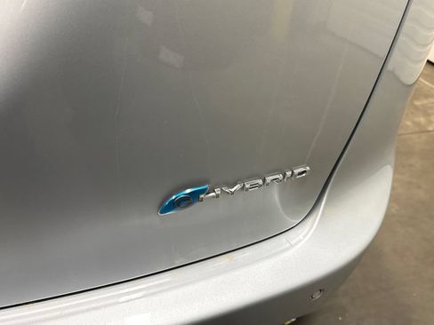 Used 2023 Chrysler Pacifica Touring-L FWD image 6