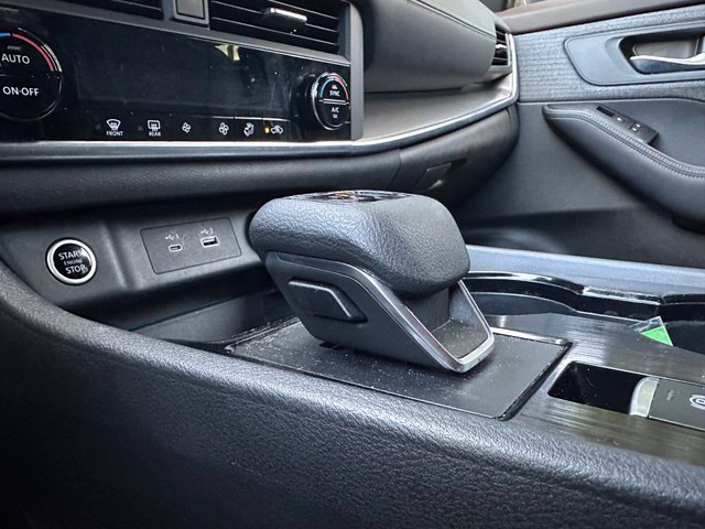 Used 2023 Nissan Rogue SV AWD/4WD image 14