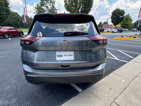 Used 2024 Nissan Rogue S AWD/4WD image 6