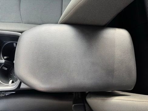 Certified 2022 Toyota RAV4 LE AWD/4WD image 17