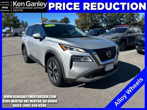 Used 2021 Nissan Rogue SV image 1