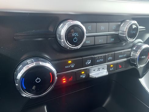 Used 2022 Ford F150 XLT w/ Equipment Group 302A High image 19