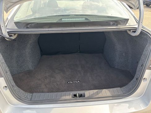 Used 2025 Nissan Versa SV image 29