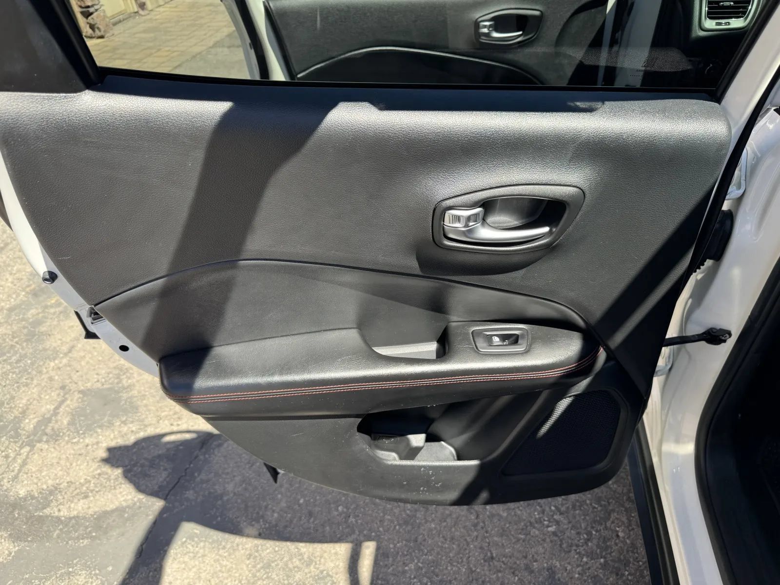 Used 2020 Jeep Compass Trailhawk AWD/4WD image 22